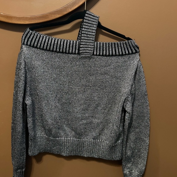 RTA Silver Metallic Beckett Off The Shoulder Sweater Size M Read Description - Picture 2 of 10